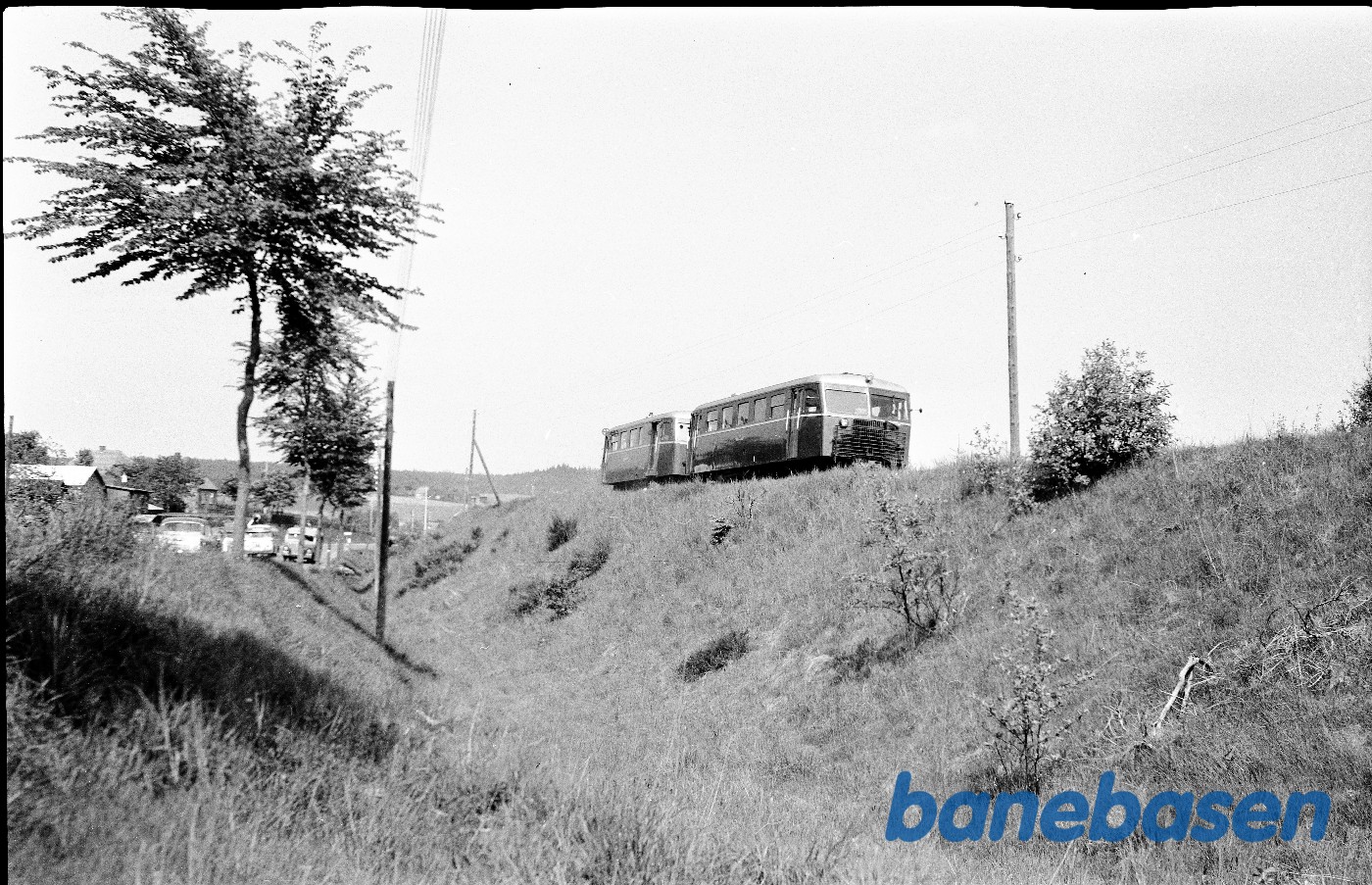 Skinnebustog på dæmning Skinnebustog på dæmning