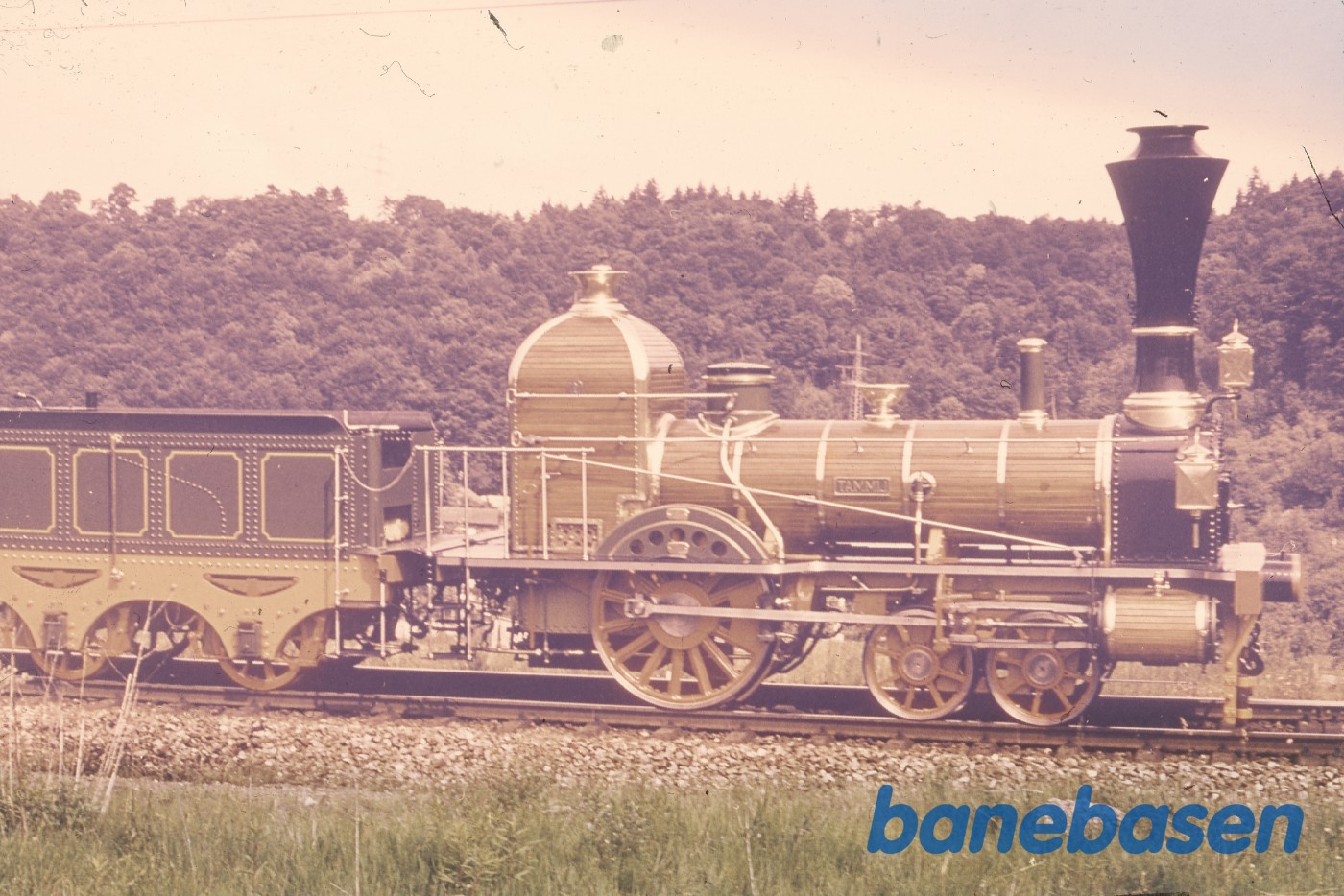 Lokomotivet "Limmat" leveret til strækningen Zürich - Baden Lokomotivet "Limmat" leveret til strækningen Zürich - Baden