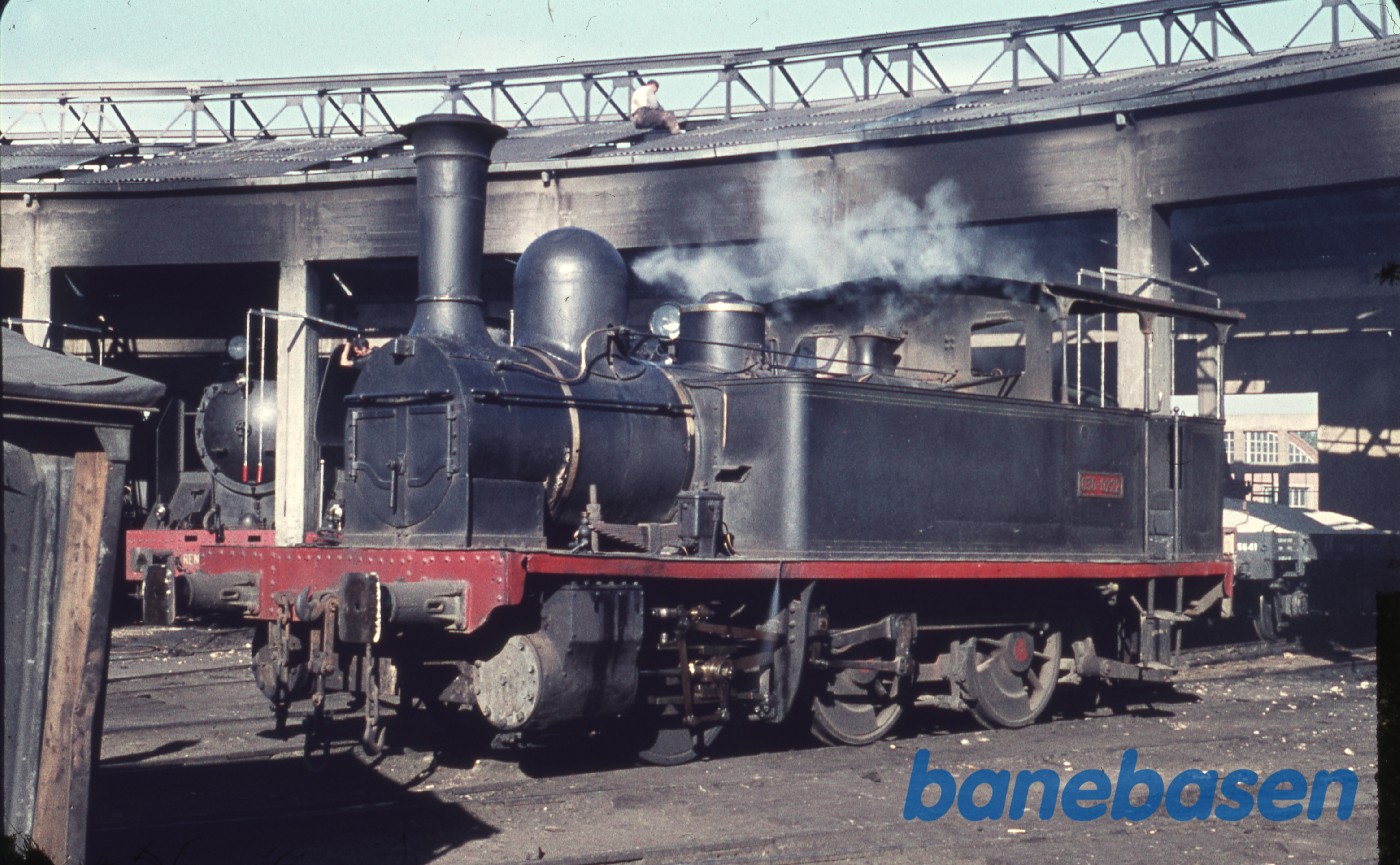 Damplokomotiv på maskindepotet Damplokomotiv på maskindepotet