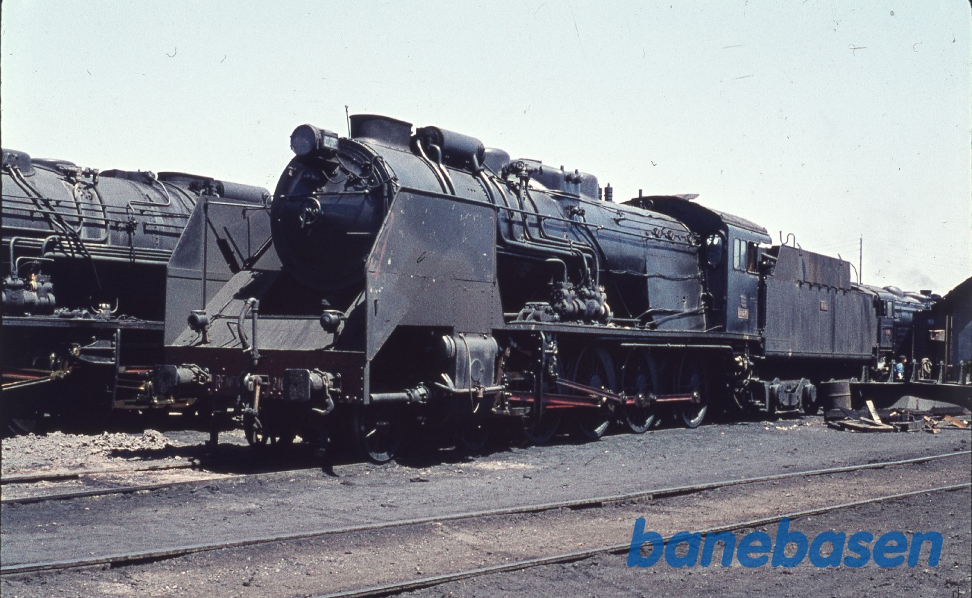 Damplokomotiv på maskindepotet Damplokomotiv på maskindepotet