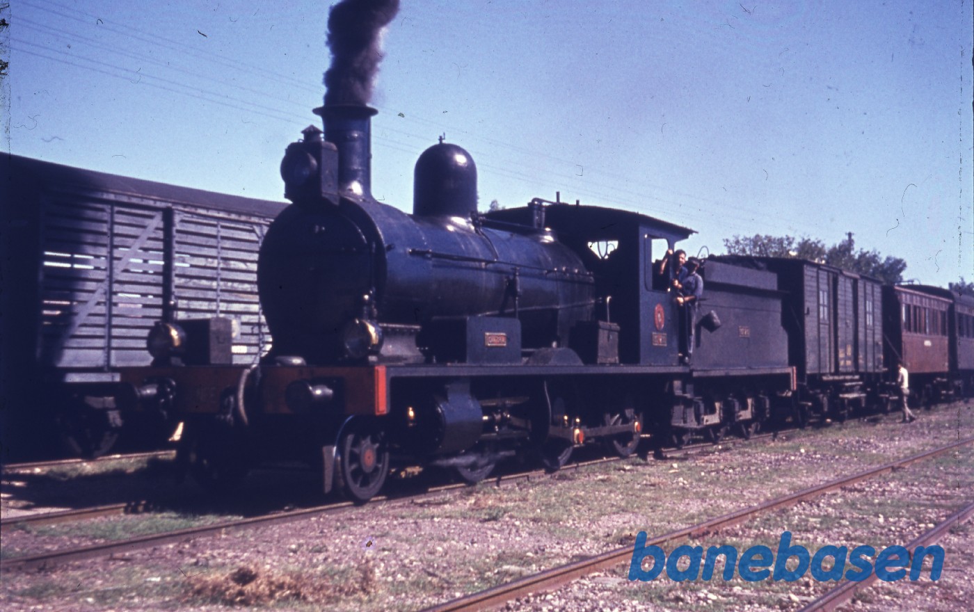 Damptoget holder klar til afgang Damptoget holder klar til afgang