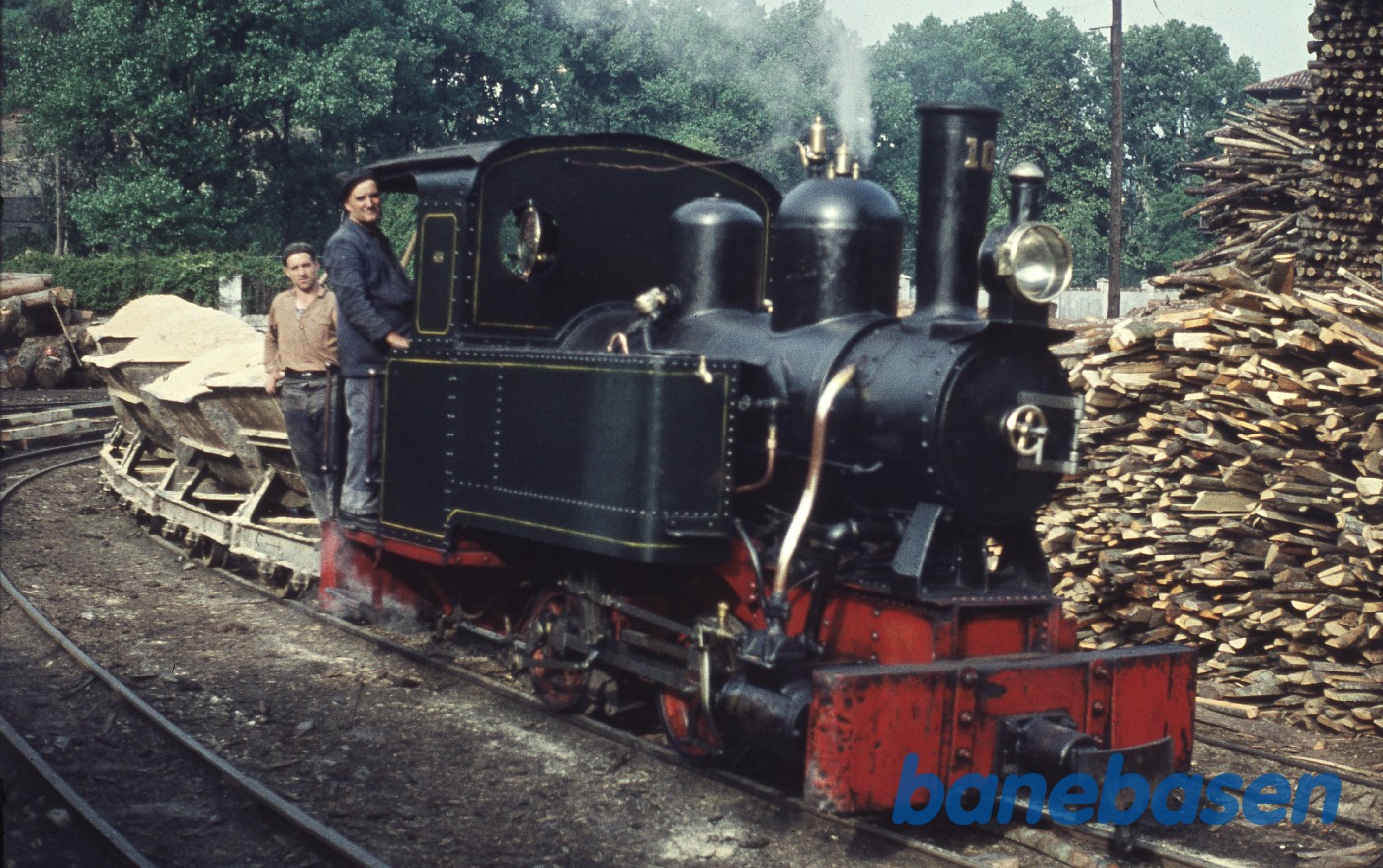 Damplokomotiv med tipvogne Damplokomotiv med tipvogne