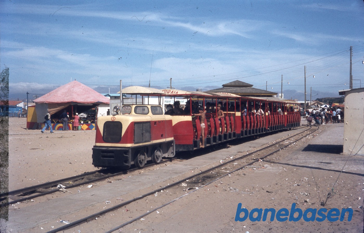 Sommertoget holder klar til afgang Sommertoget holder klar til afgang
