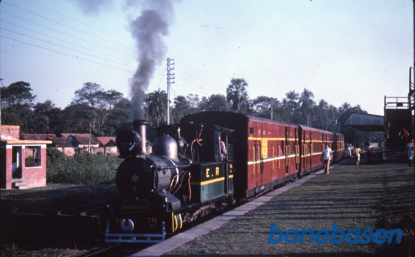 Damptoget holder klar til afgang Damptoget holder klar til afgang