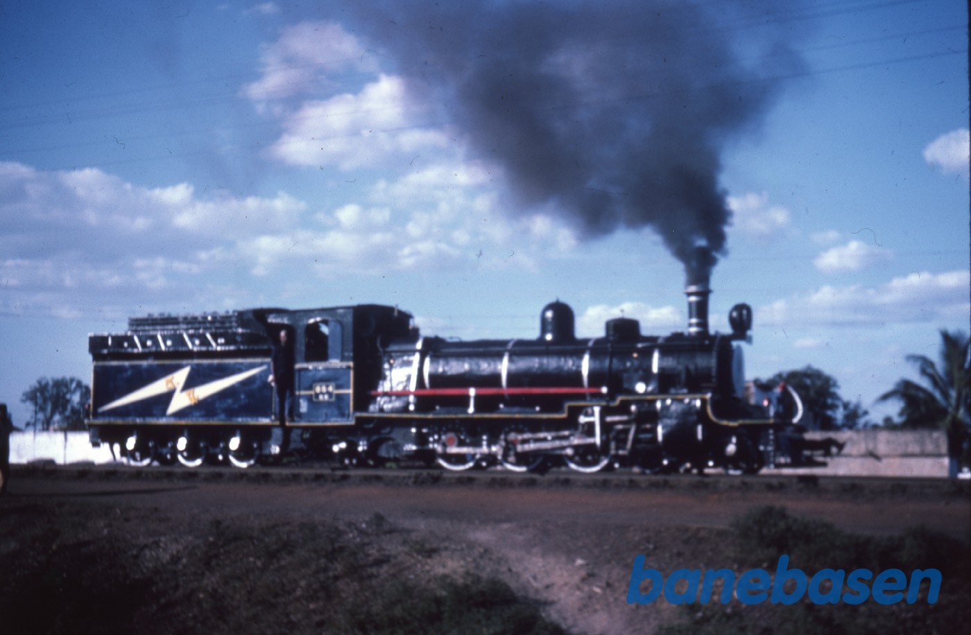 Damplokomotiv set fra siden Damplokomotiv set fra siden