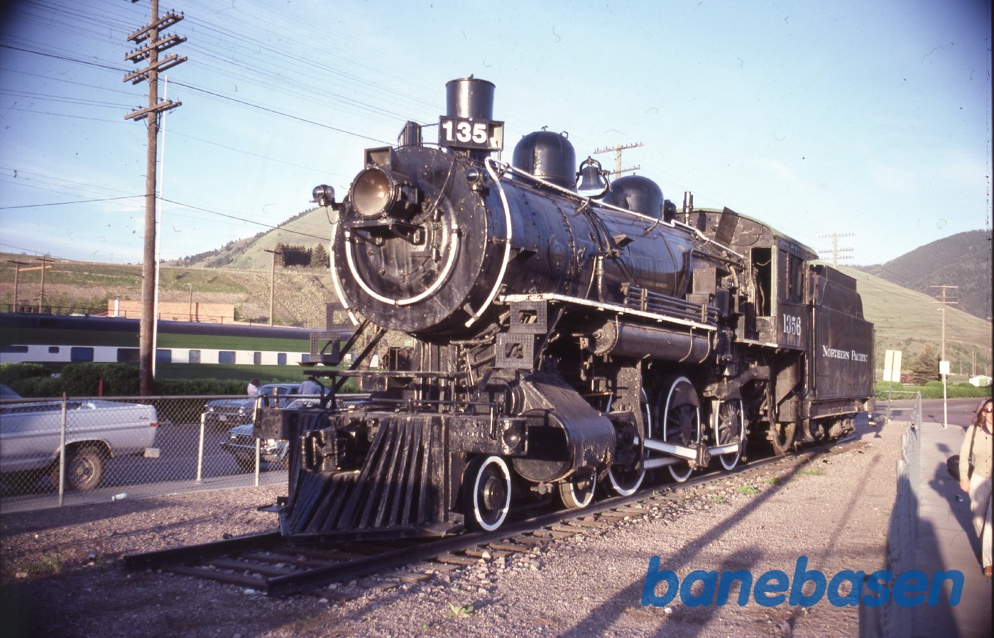 Damplokomotiv opstillet på en sporramme Damplokomotiv opstillet på en sporramme