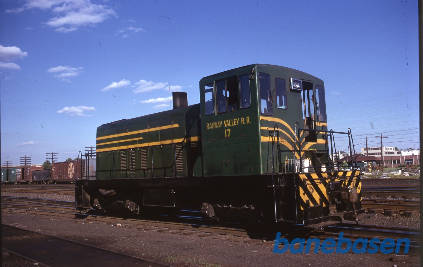 Rangerlokomotiv holder klar Rangerlokomotiv holder klar