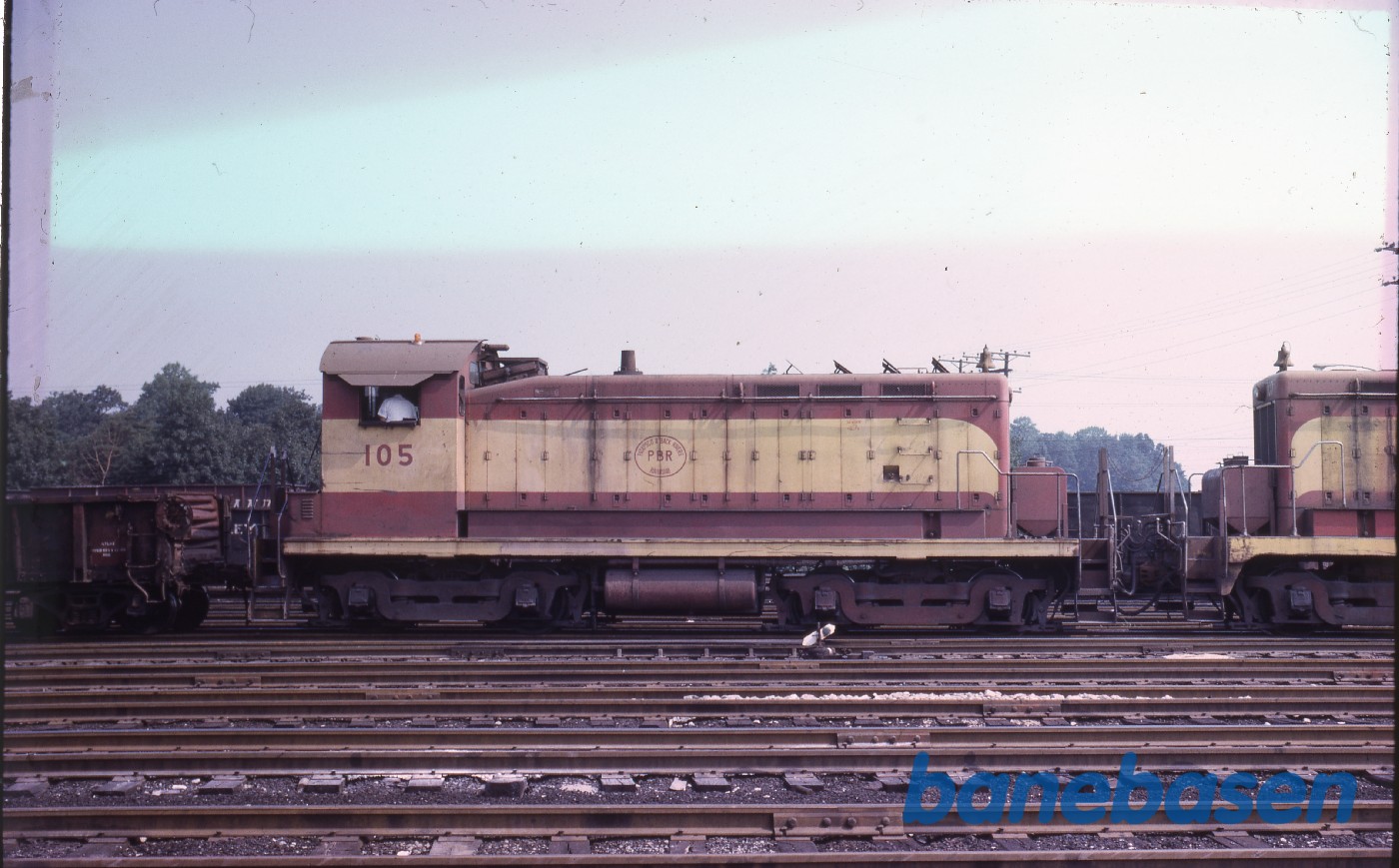 Diesellokomotiv set fra siden Diesellokomotiv set fra siden