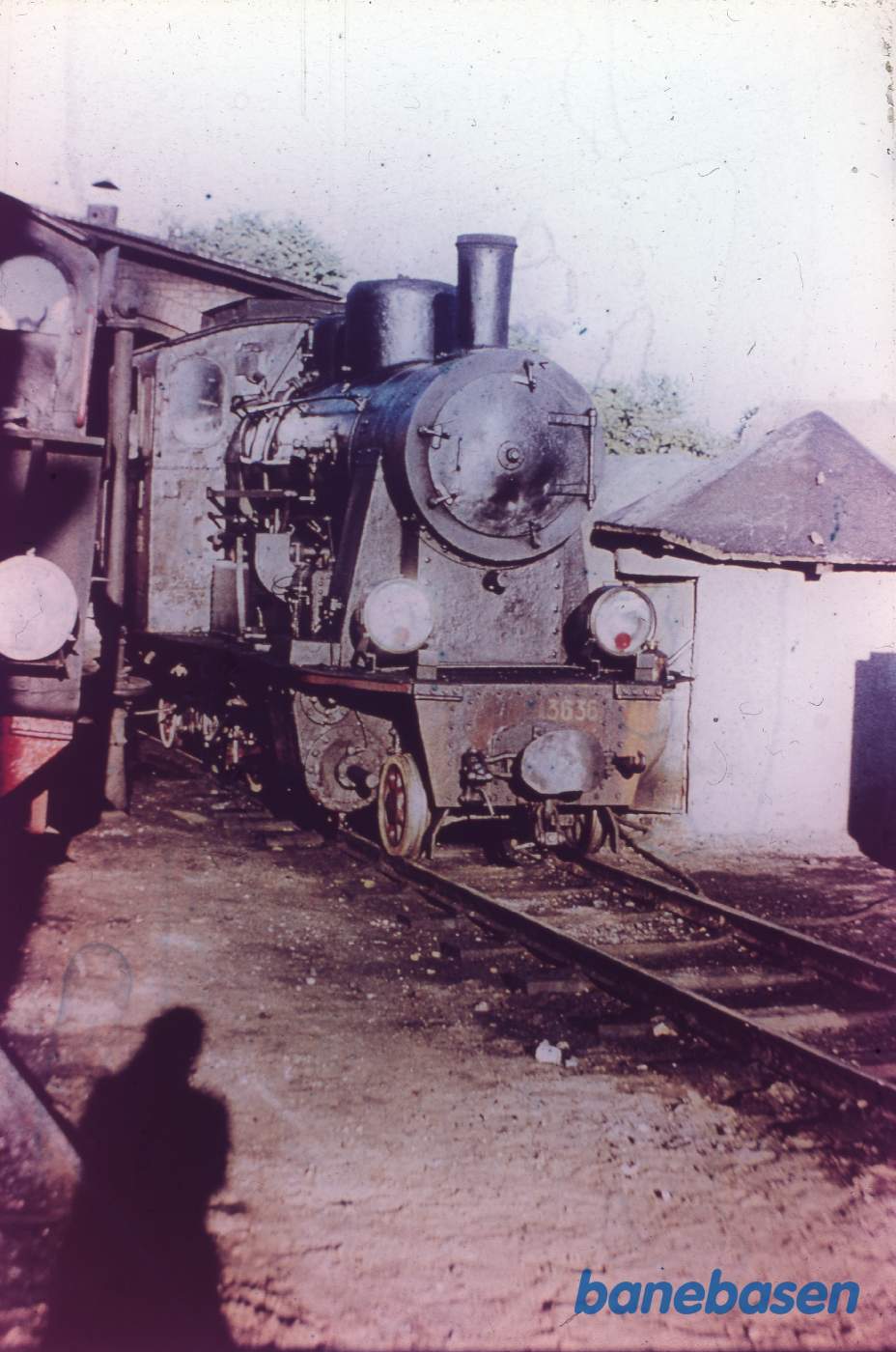 Damplokomotiv ved remisen