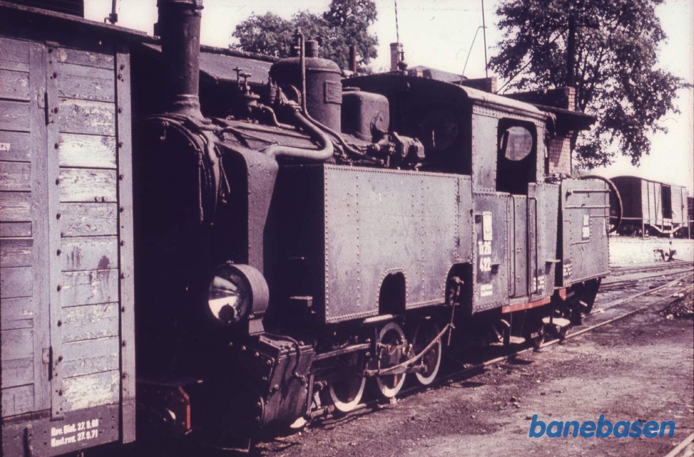 Et godstog på stationen