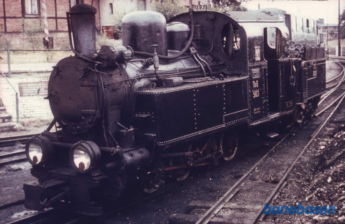 Damplokomotiv ved remisen