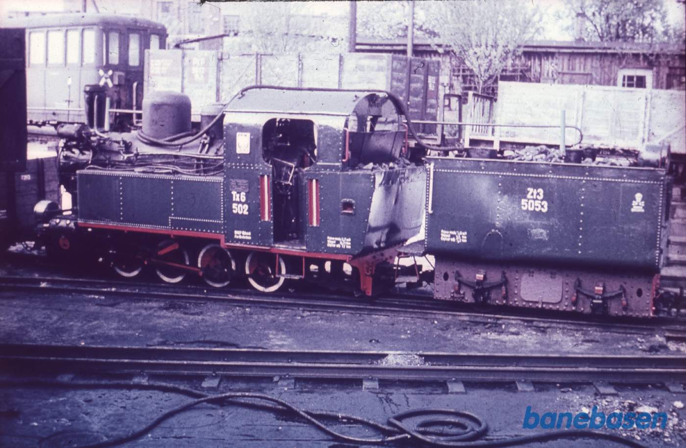 Damplokomotiv ved remisen