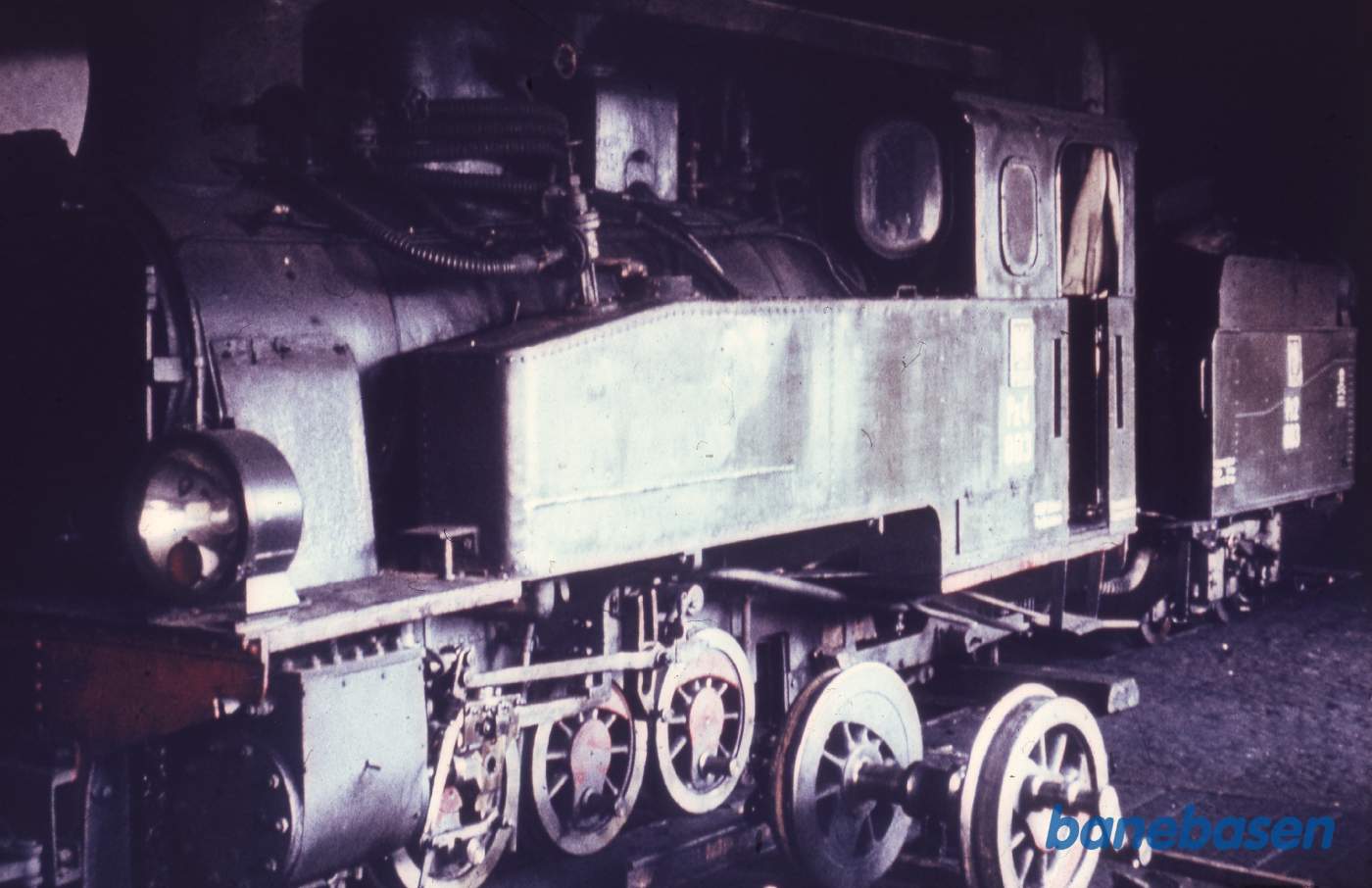 Adskilt lokomotiv i værkstedet