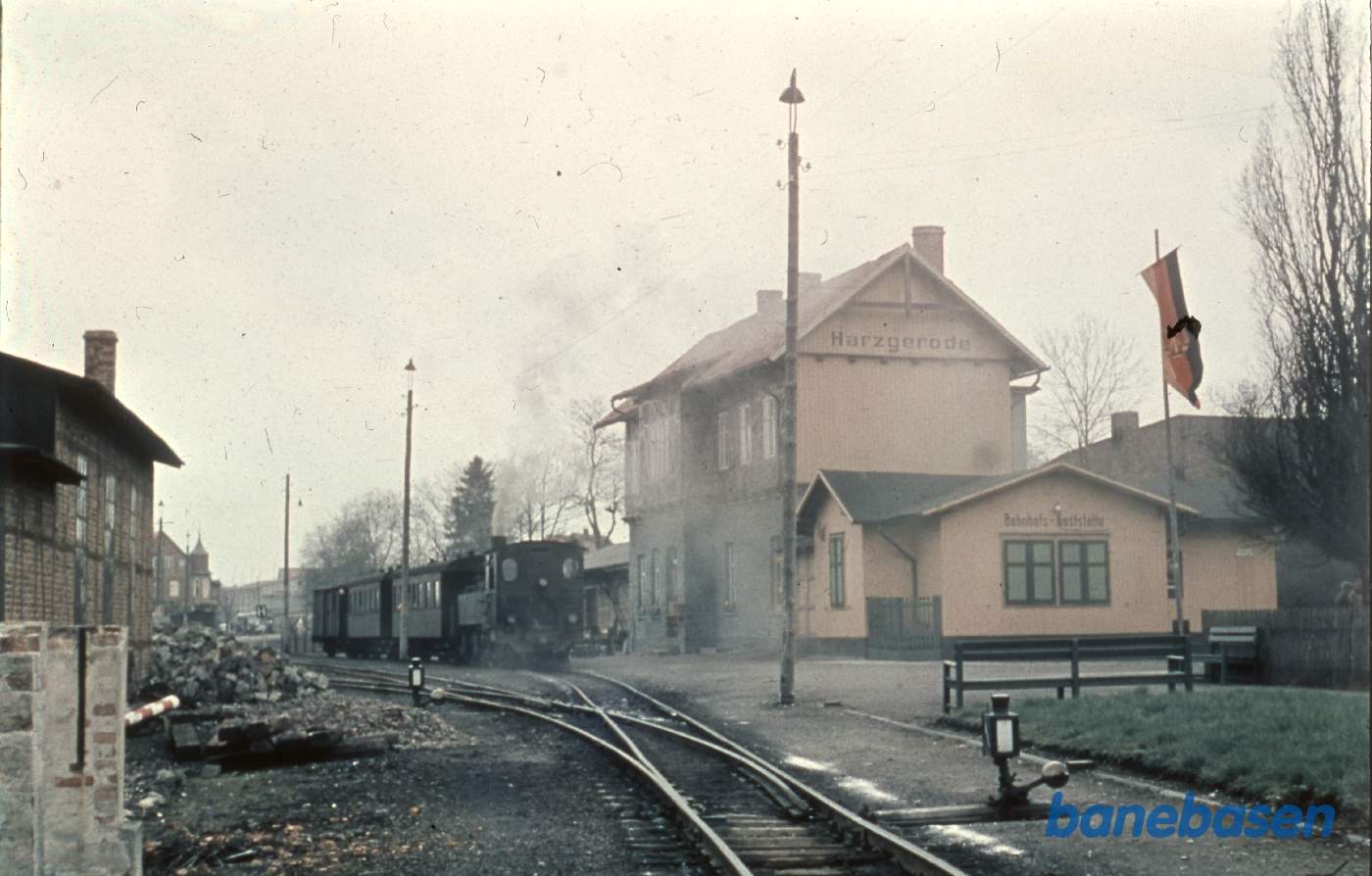 Damptoget holder klar til afgang
