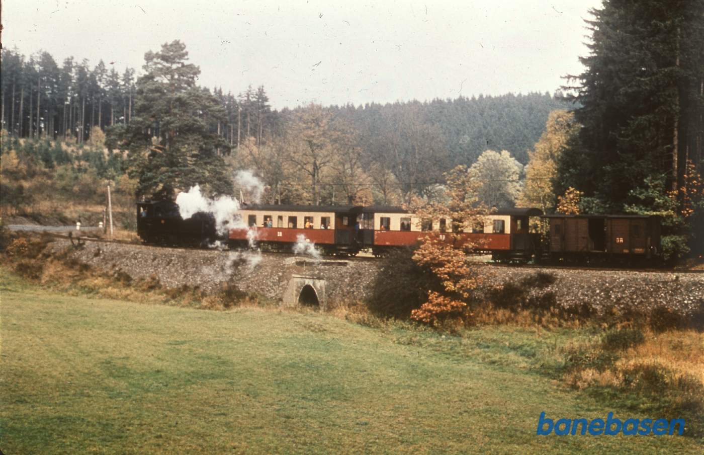 Tog på vej fra Harzgerode til Alexisbad