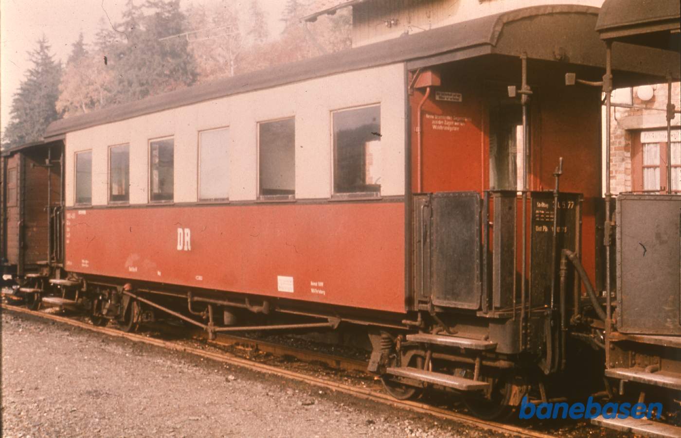 En personvogn i toget