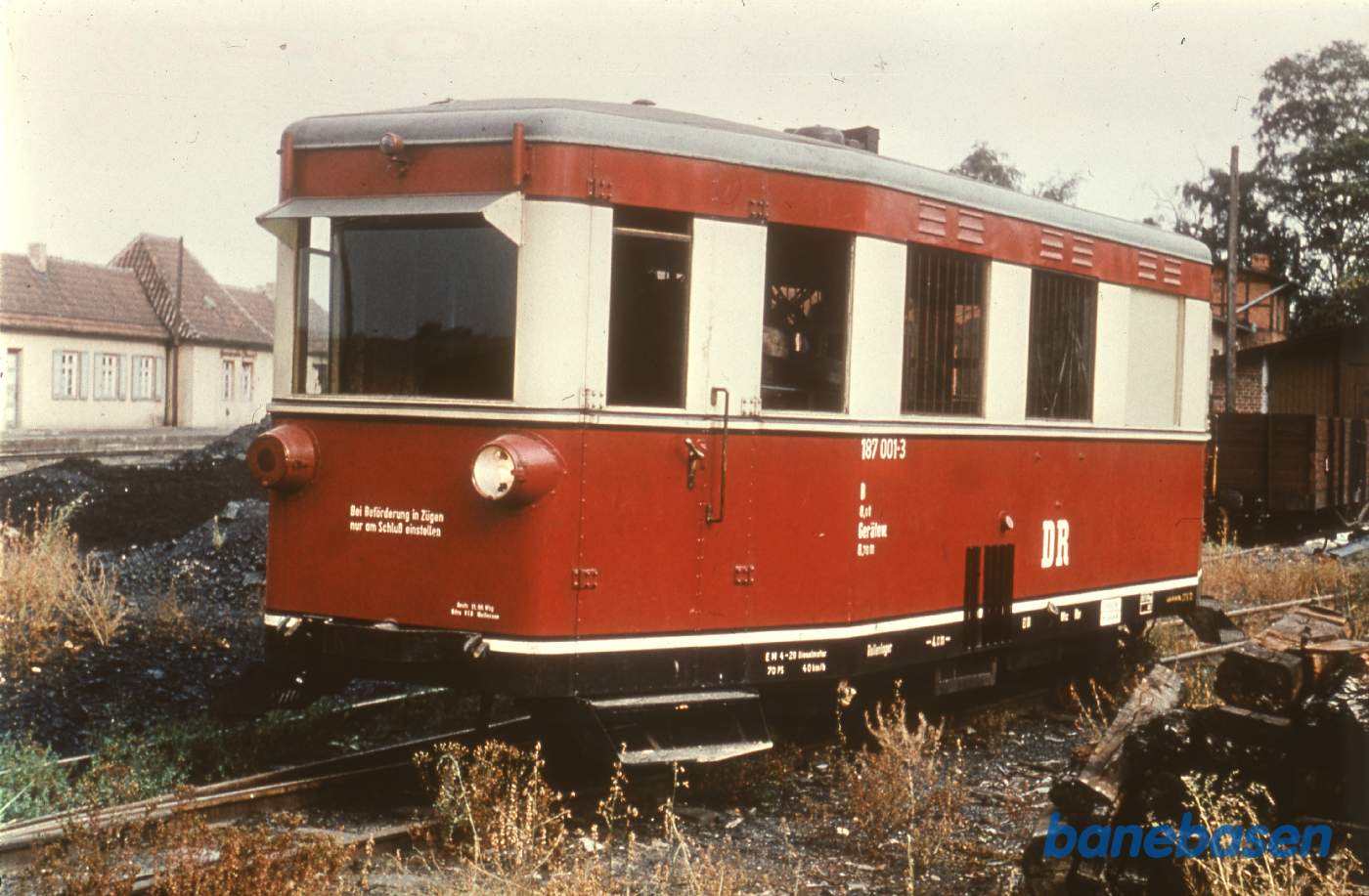 Den lille motorvogn ved remisen