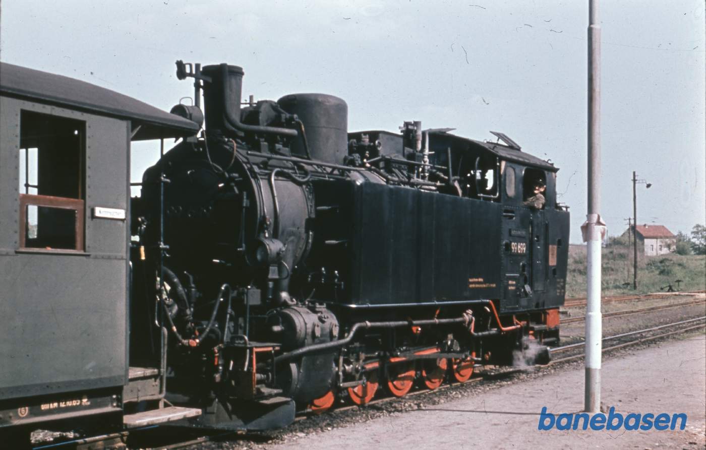 Damptoget holder klar til afgang