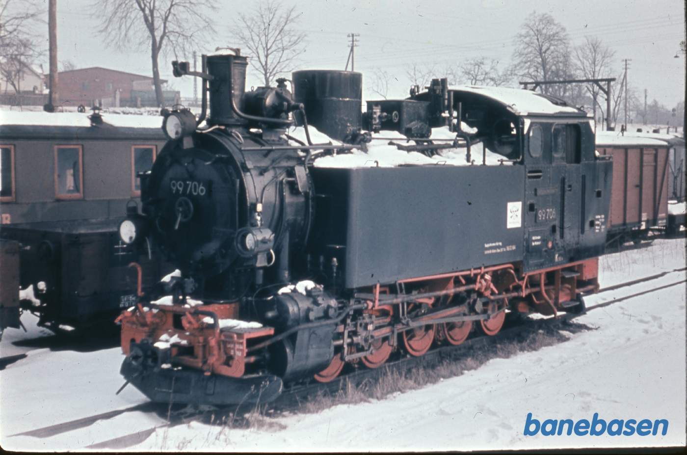 Sneklædt damplokomotiv