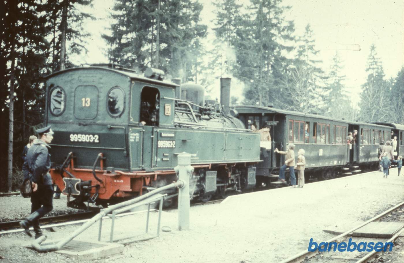 Damptoget holder klar til afgang