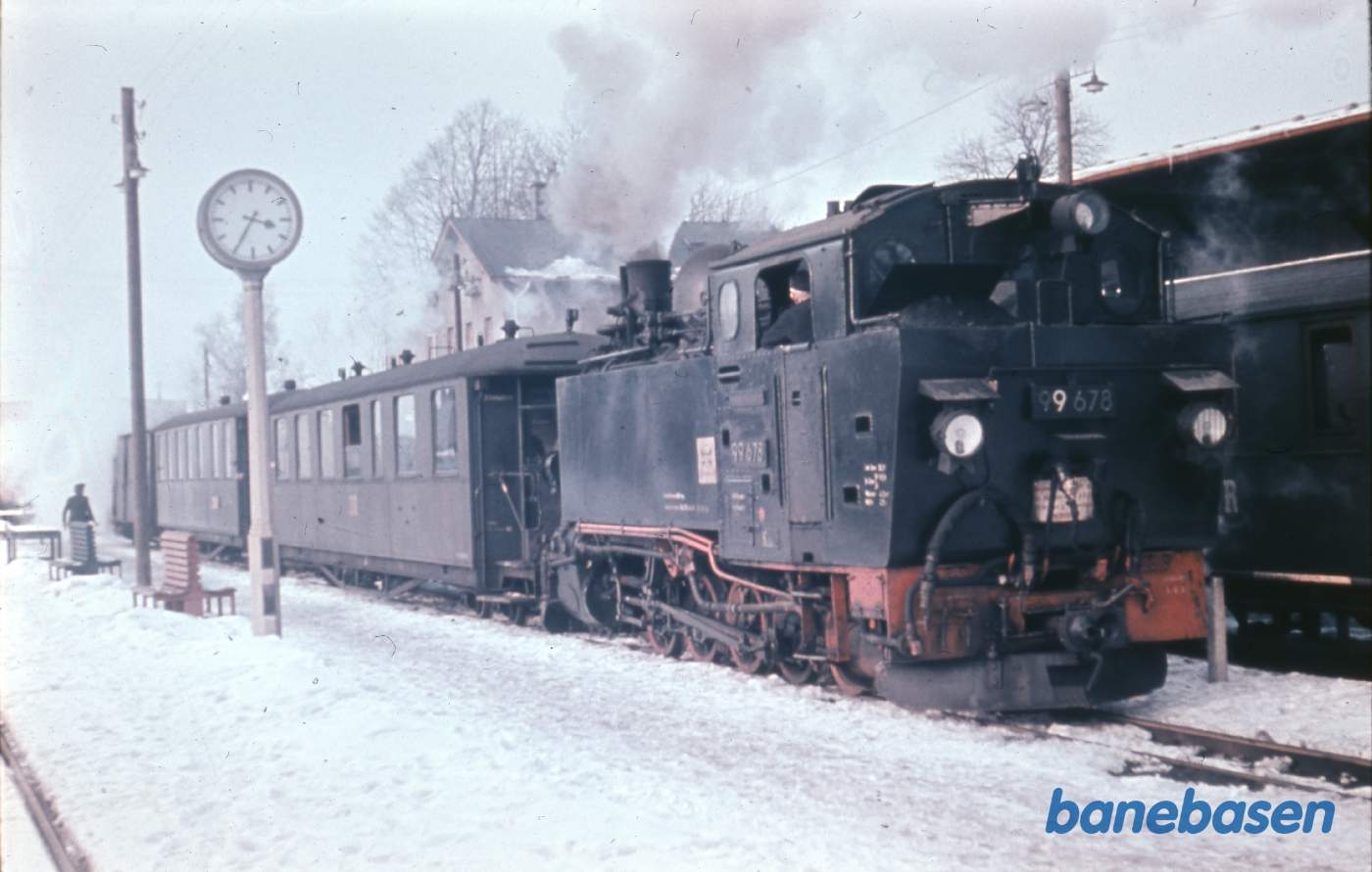 Damptoget holder klar til afgang