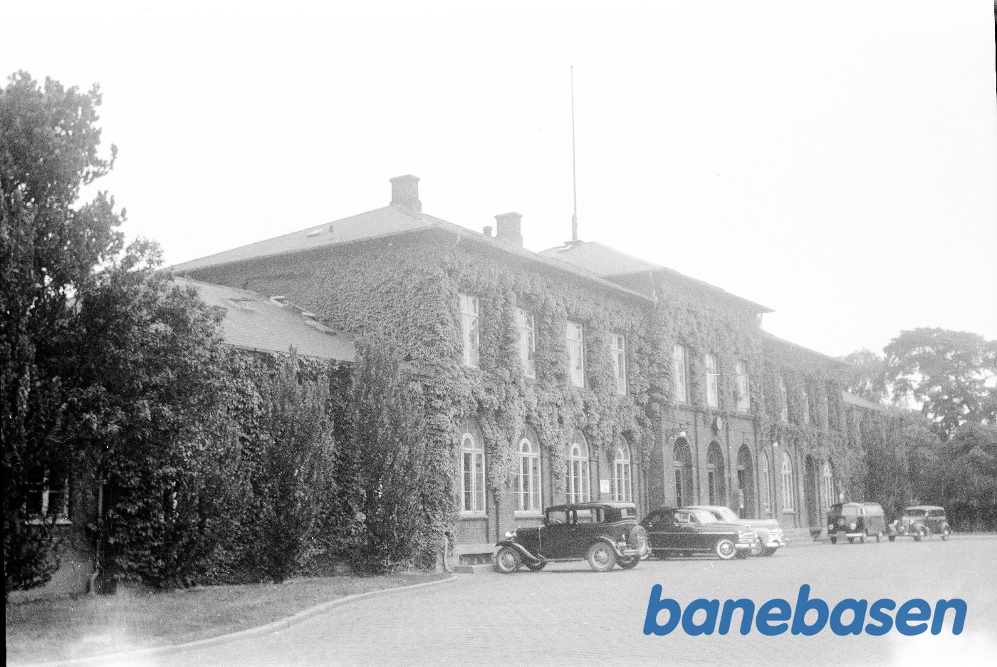 Hovedbygning gadeside Hovedbygning gadeside