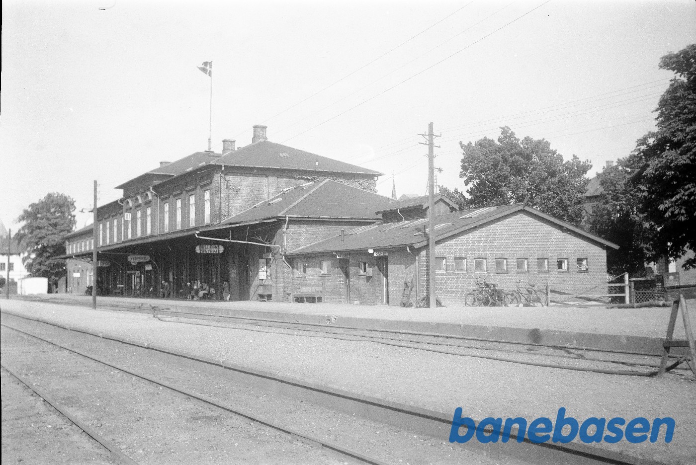 Hovedbygning baneside Hovedbygning baneside