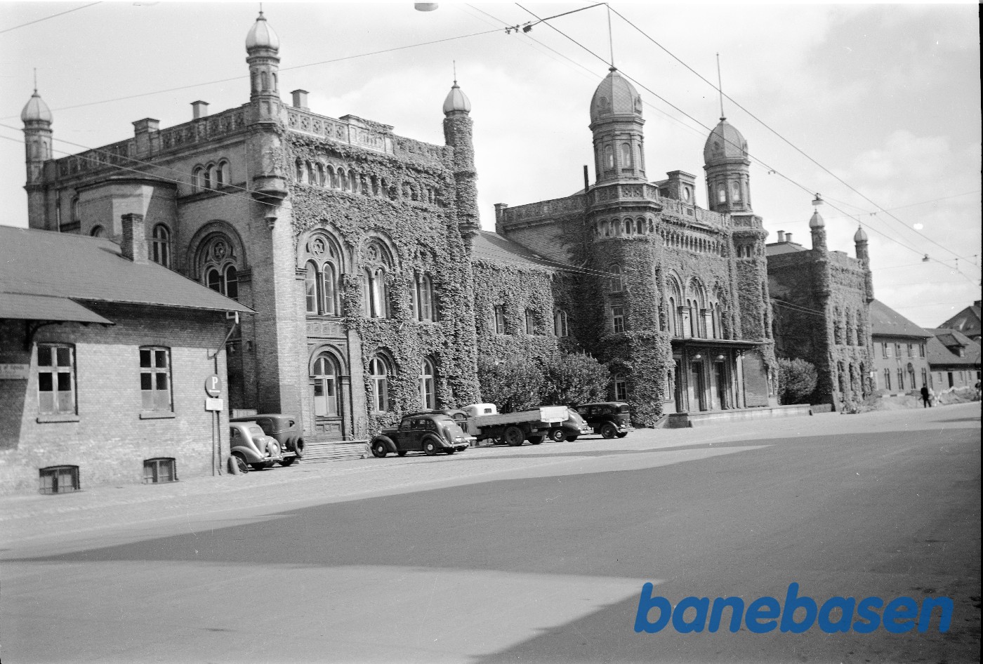 Godsbanegård tidl hovedbygning vejside Godsbanegård tidl hovedbygning vejside