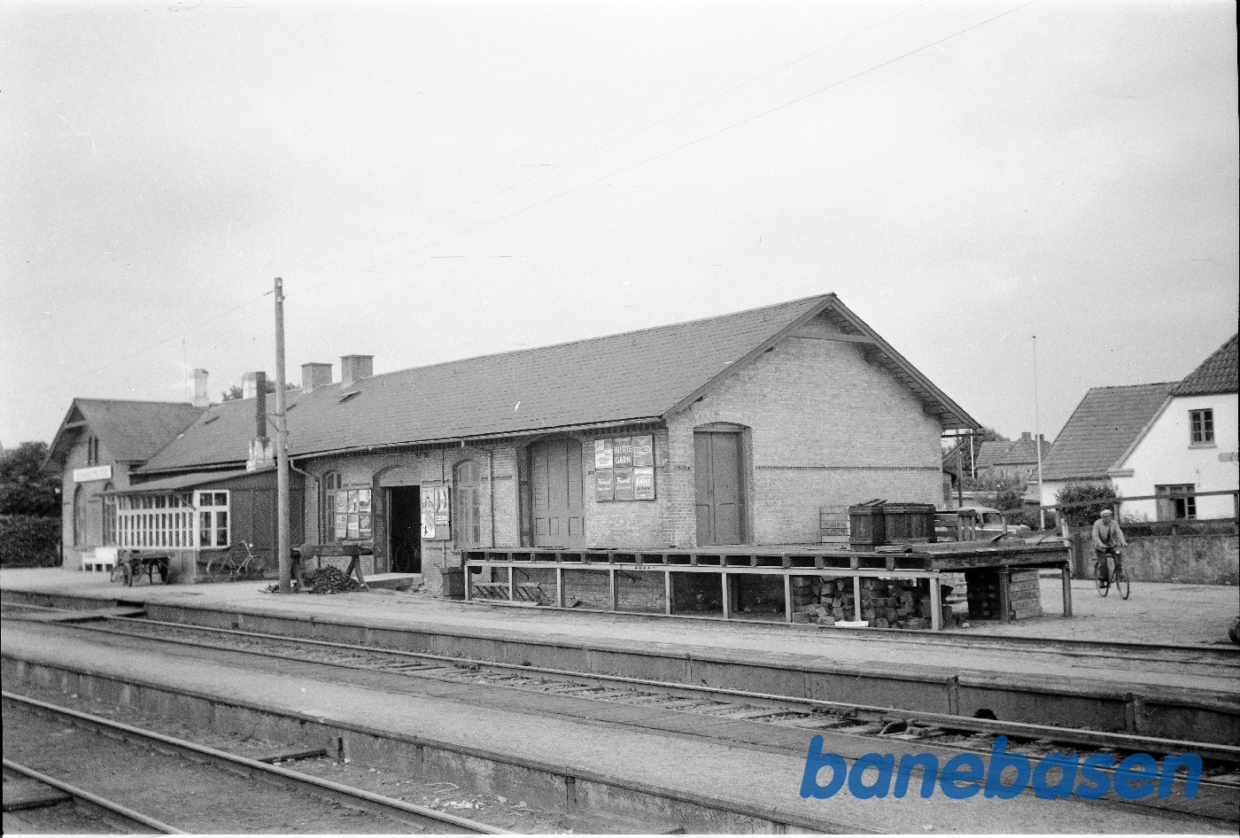 Hovedbygning baneside Hovedbygning baneside
