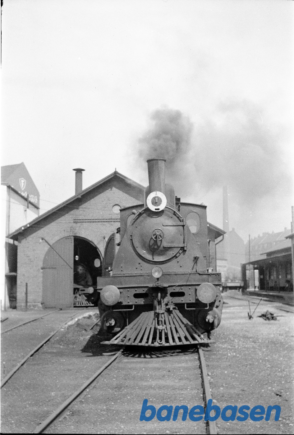 Ved remisen frontvue Ved remisen frontvue