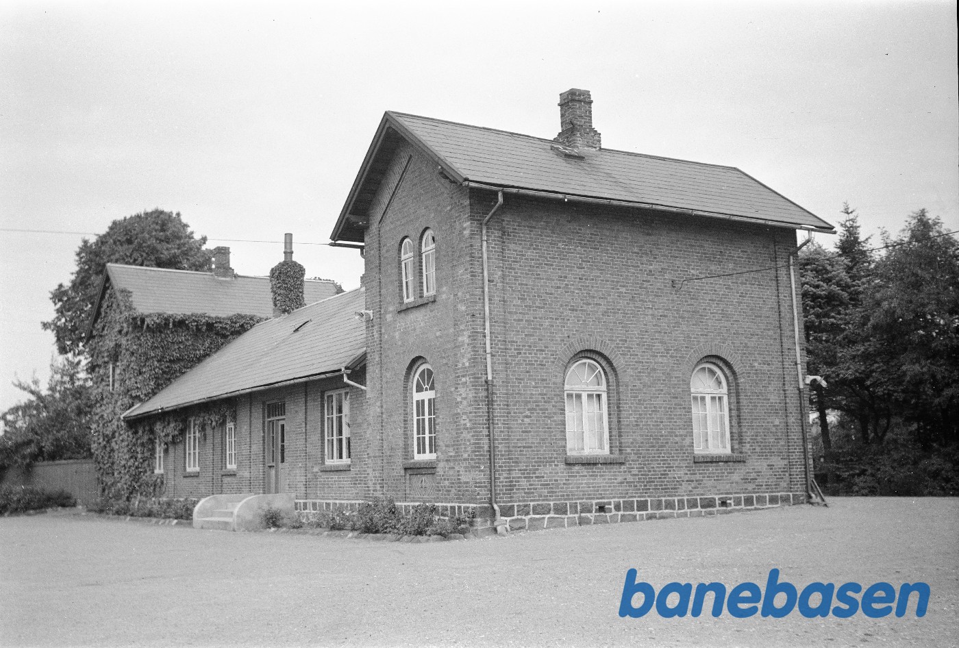 Hovedbygning vejside Hovedbygning vejside