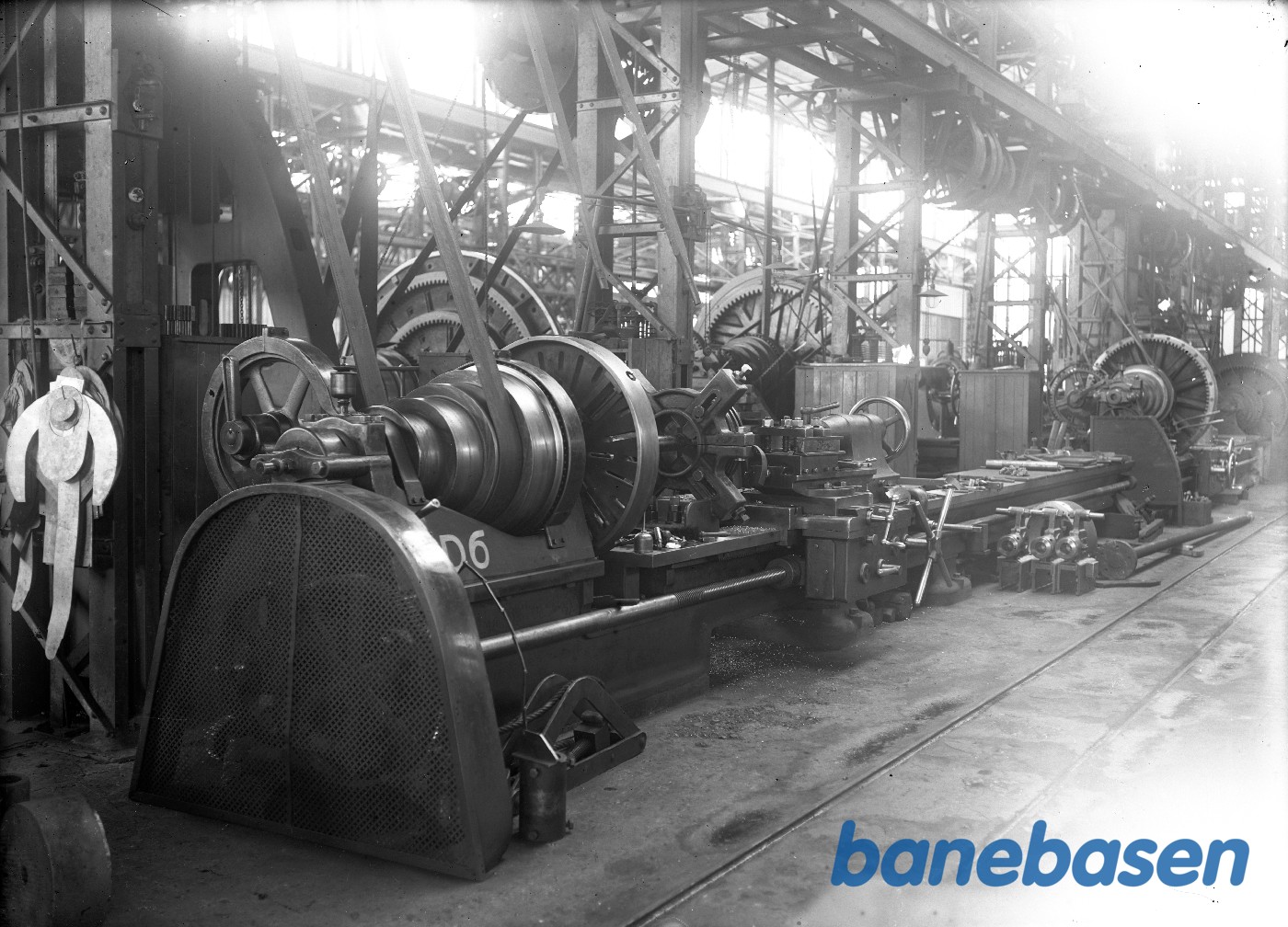 Fra værkstedet (remtræk og stor drejebænk). Nr D 6 Fra værkstedet (remtræk og stor drejebænk). Nr D 6