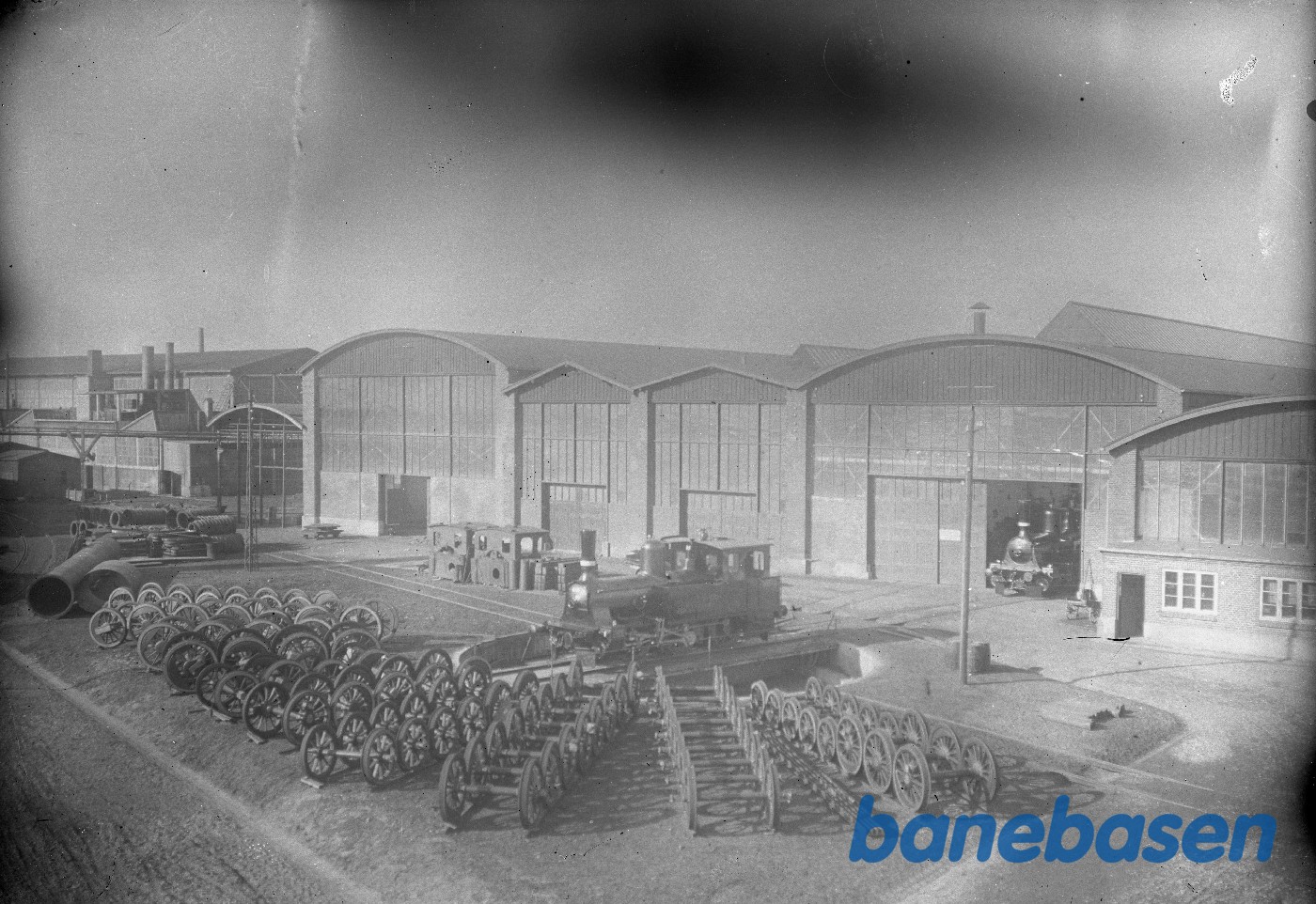 Drejeskiven i gården med 2 stk. ltr. F Drejeskiven i gården med 2 stk. ltr. F