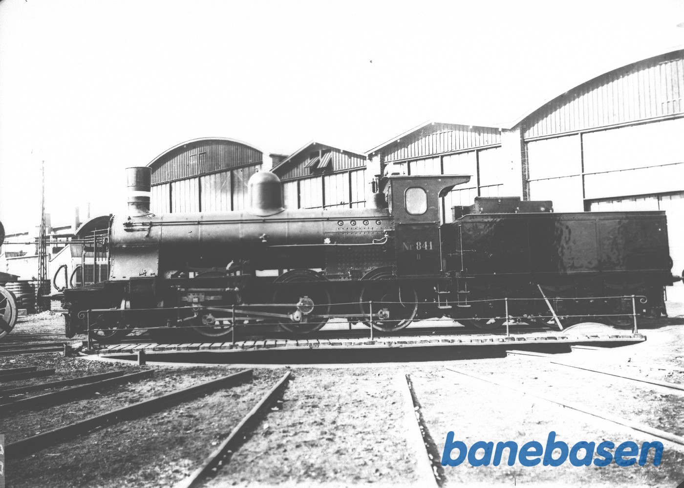 Lokomotiv ltr D 844 foran fabrikken Lokomotiv ltr D 844 foran fabrikken