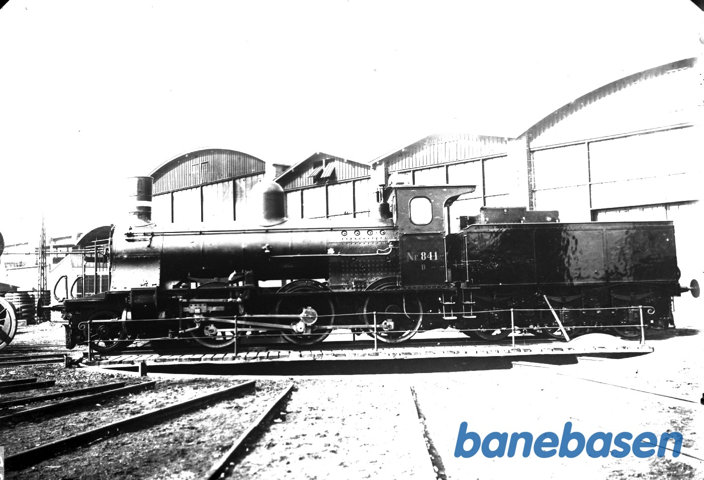 Lokomotiv ltr D 844 foran fabrikken Lokomotiv ltr D 844 foran fabrikken