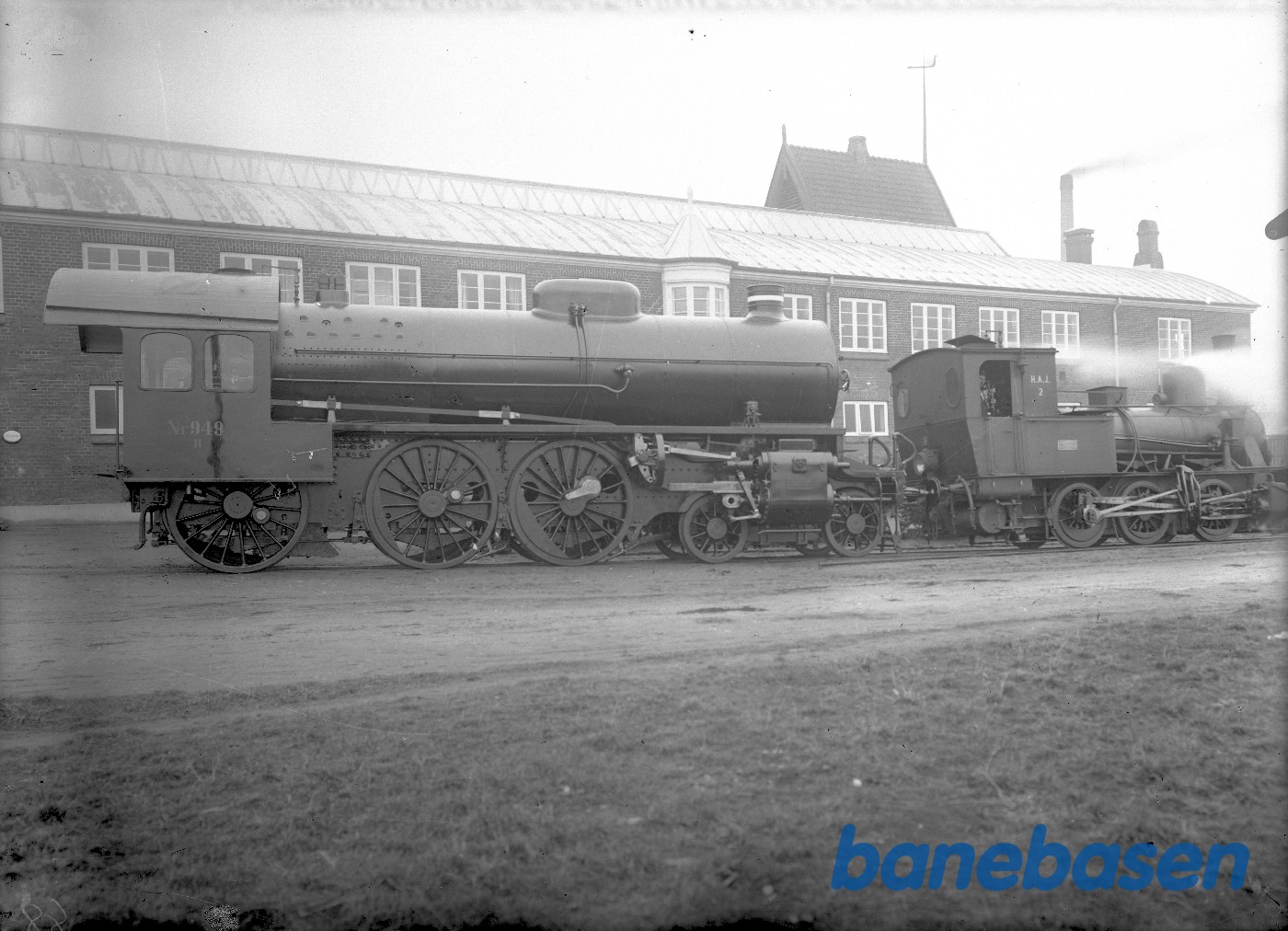 R 949 til reparation hos Frichs med HAJ 2 foran fabrikken R 949 til reparation hos Frichs med HAJ 2 foran fabrikken