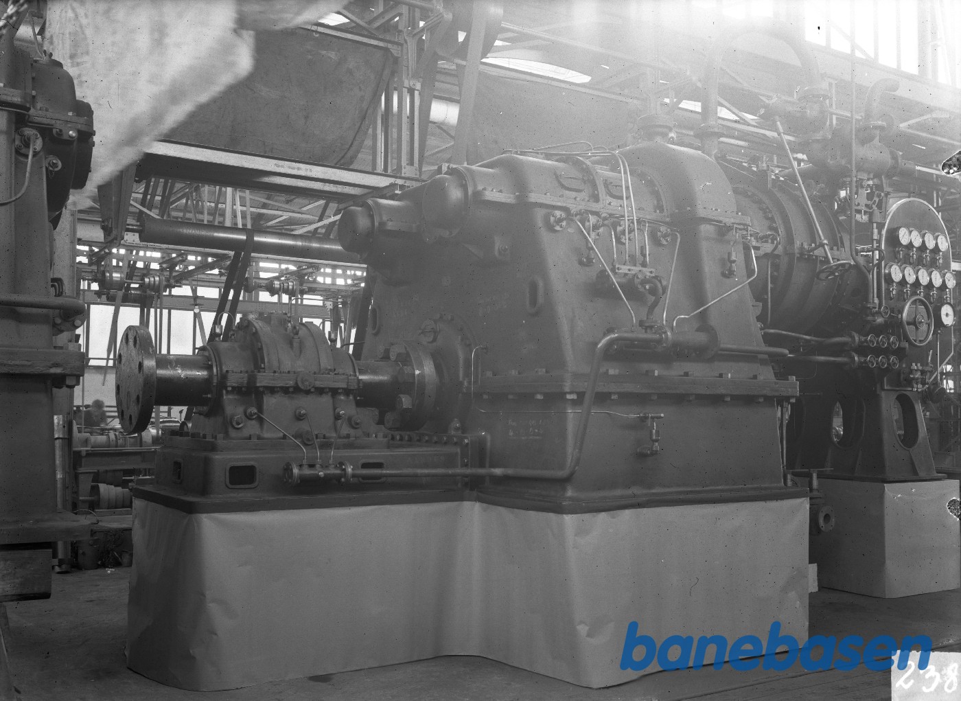 En stor maskine i værkstedet En stor maskine i værkstedet