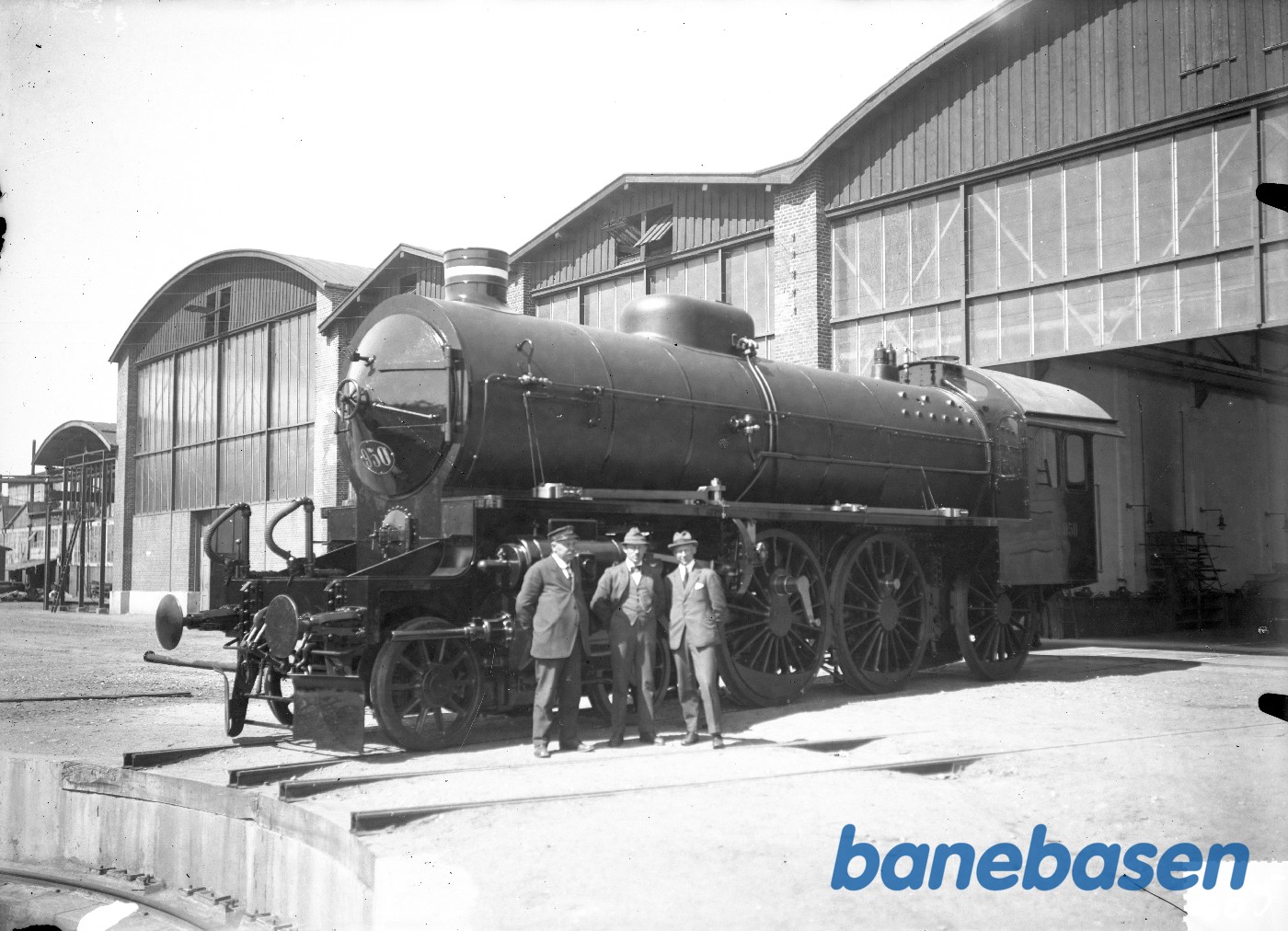 R 950 udenfor hallen R 950 udenfor hallen