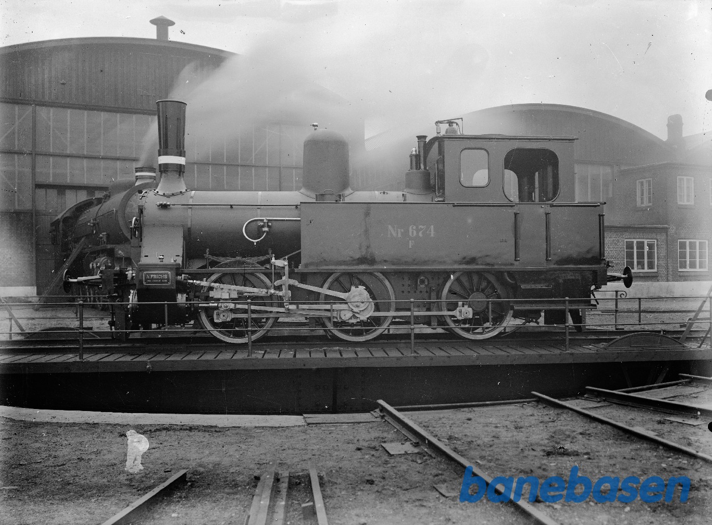 F 674 foran R 950 F 674 foran R 950