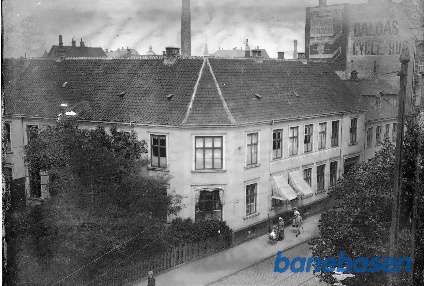 Gl kontorbygning set fra Søndergade Gl kontorbygning set fra Søndergade