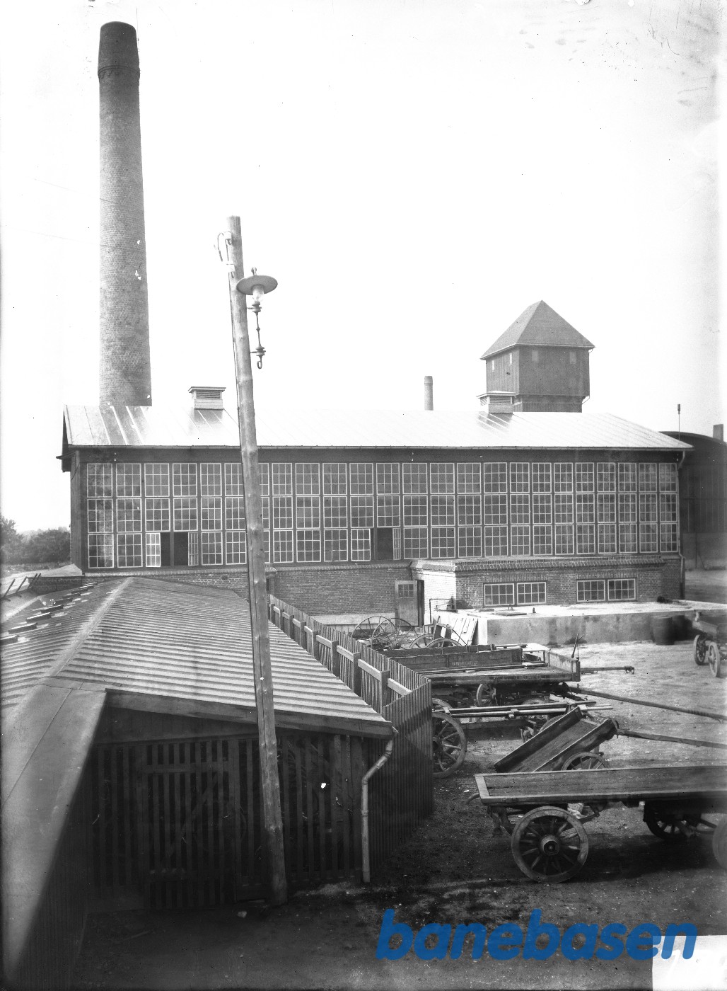 Kig ind i fabriksgården Kig ind i fabriksgården