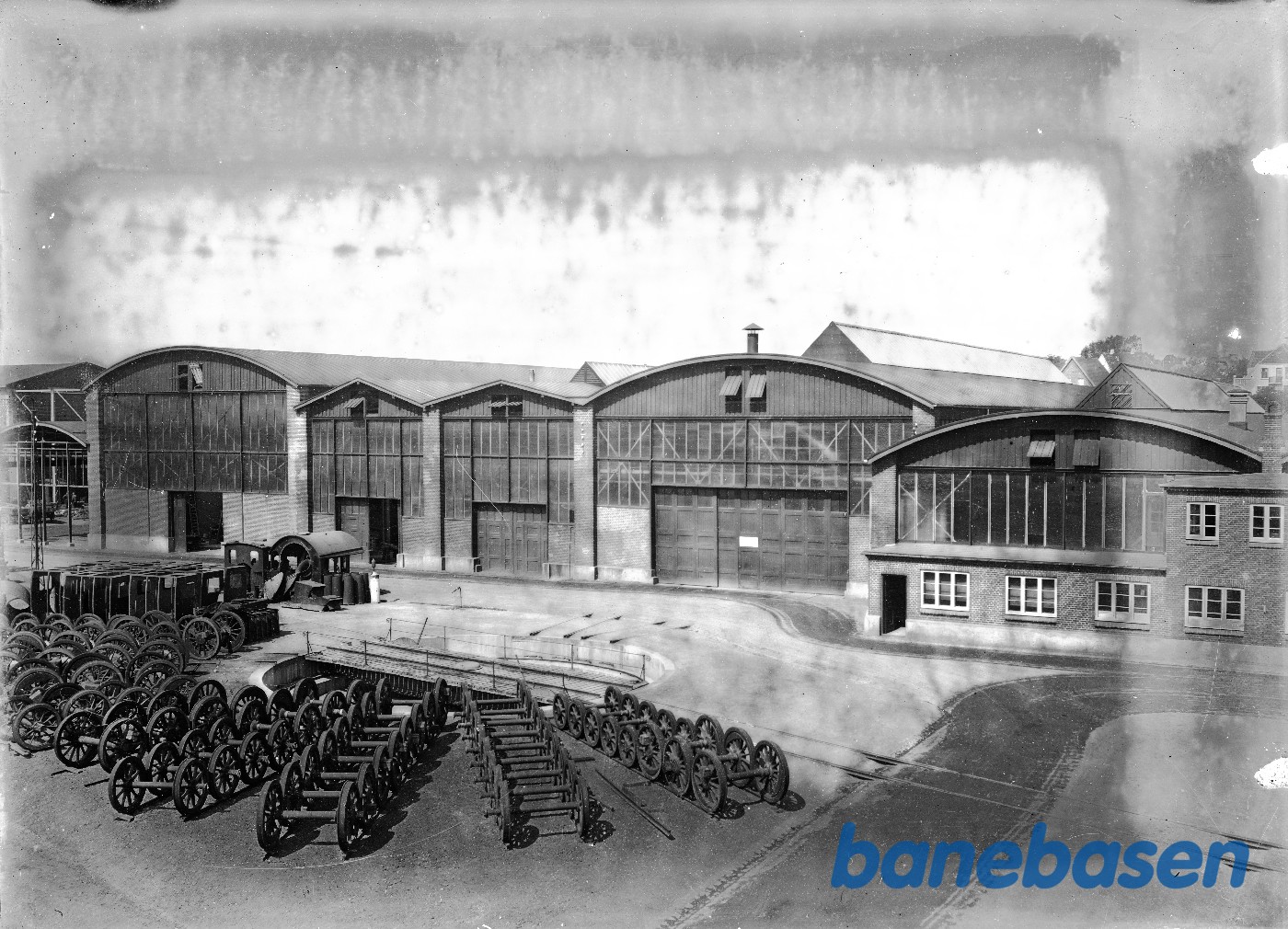 Kig hen over drejeskiven og hjullageret Kig hen over drejeskiven og hjullageret