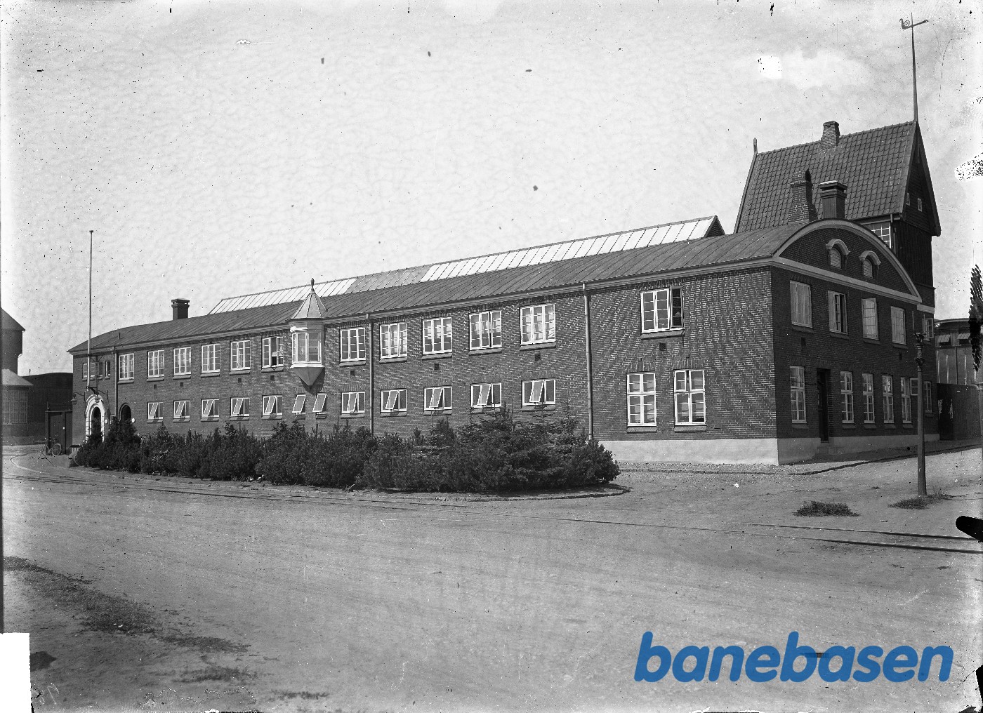 Administrationsbygningen se fra siden Administrationsbygningen se fra siden