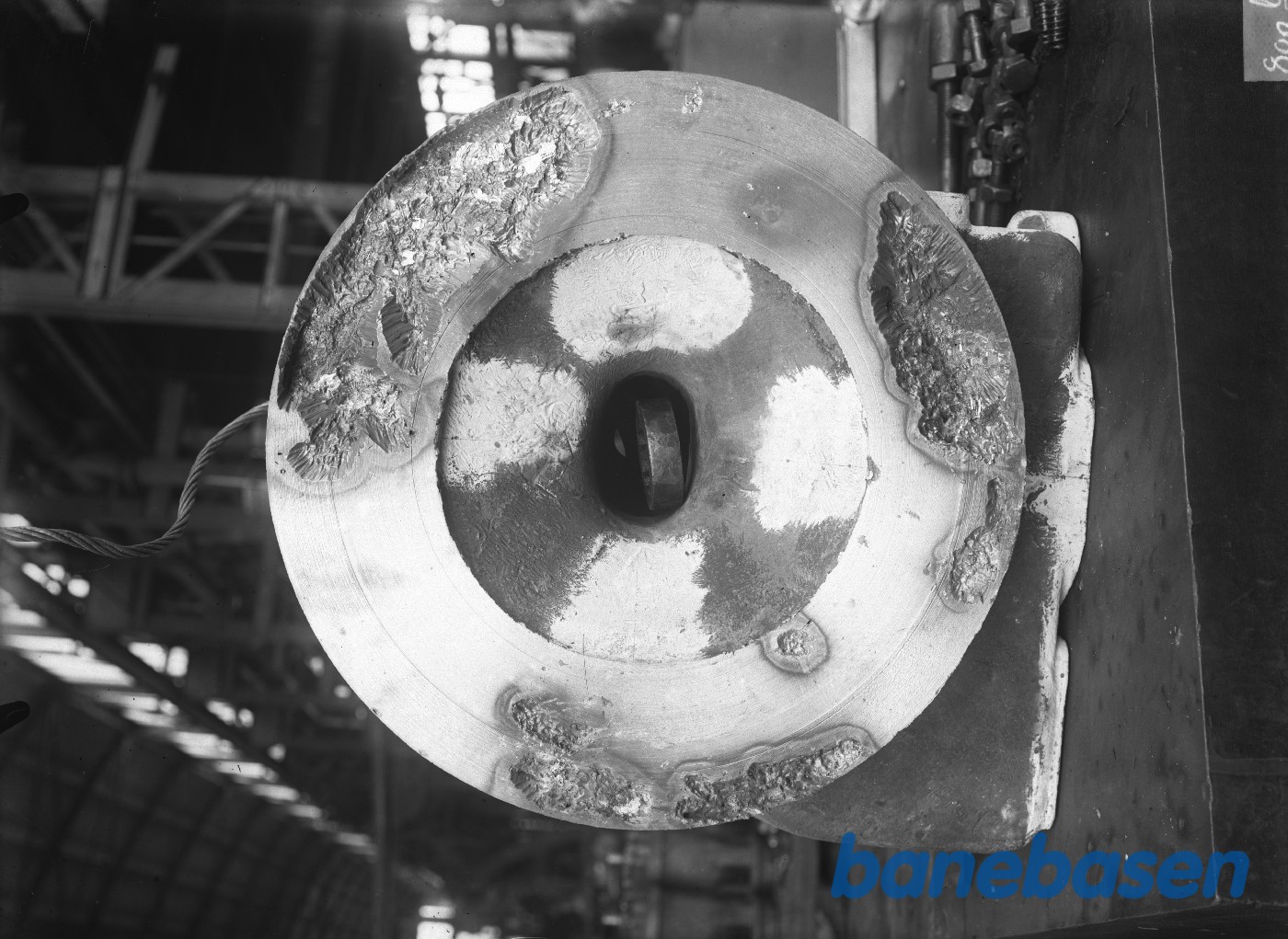 Cylinderhoved til Dieselmotor med støbefejl Cylinderhoved til Dieselmotor med støbefejl