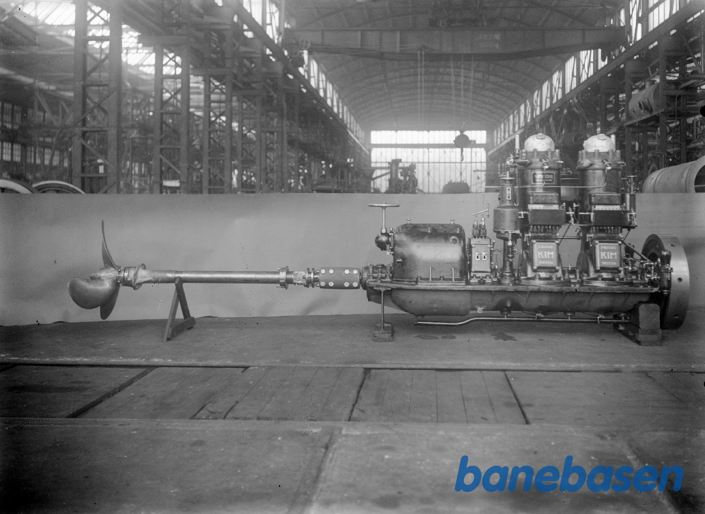 Skibsmotor med skrue Skibsmotor med skrue