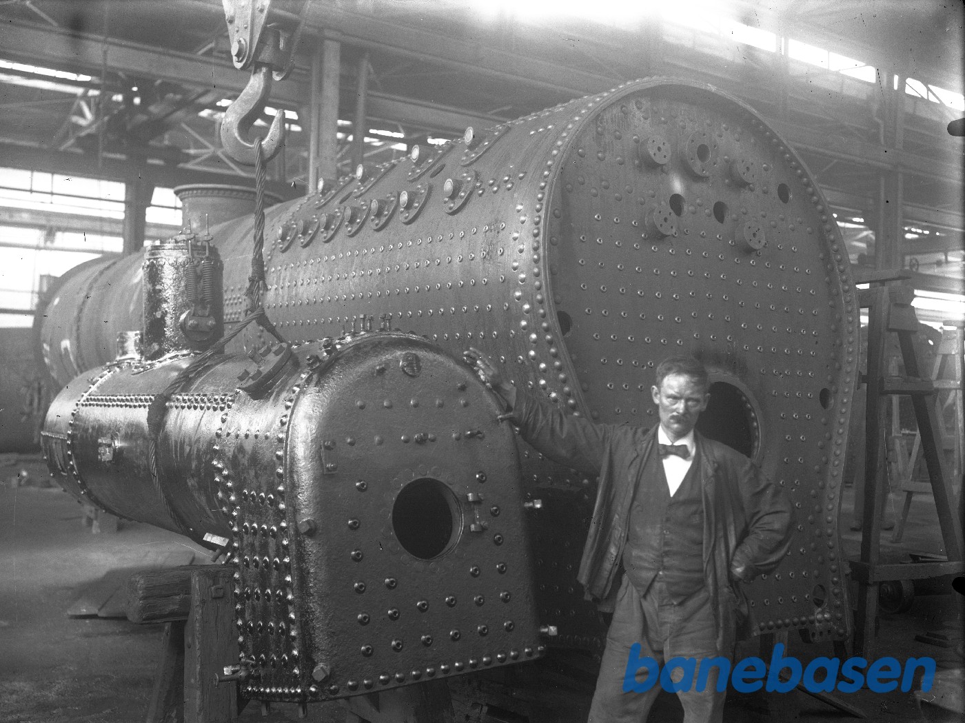 Bagkedel af R sammenlignet med en lille kedel Bagkedel af R sammenlignet med en lille kedel