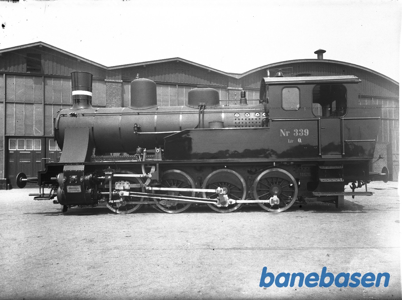 DSB Q 339 i fabriksgården DSB Q 339 i fabriksgården