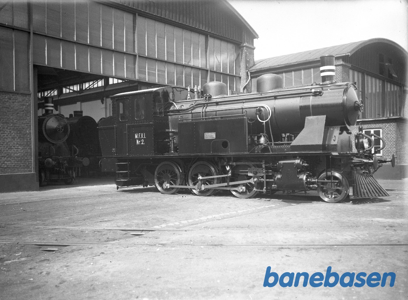 MFVJ nr 2 udenfor med nr 1 og S maskine i baggrunden indenfor MFVJ nr 2 udenfor med nr 1 og S maskine i baggrunden indenfor