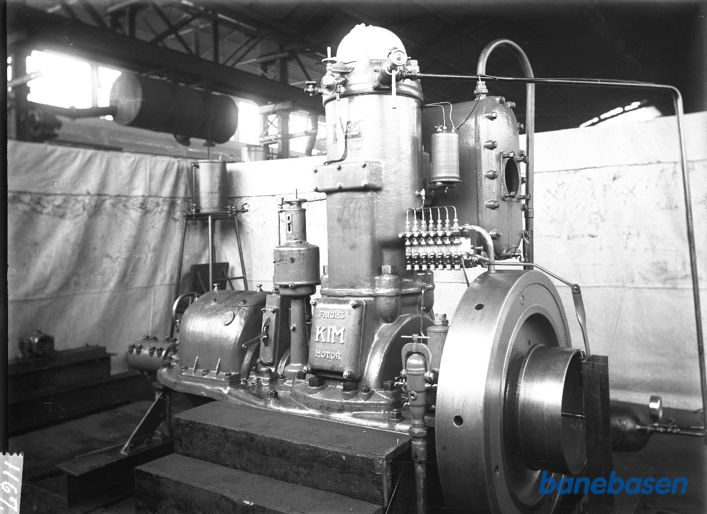 Frichs "KIM "motor 1 cylinder 50HK. Hjælpemotor til Storebjørn