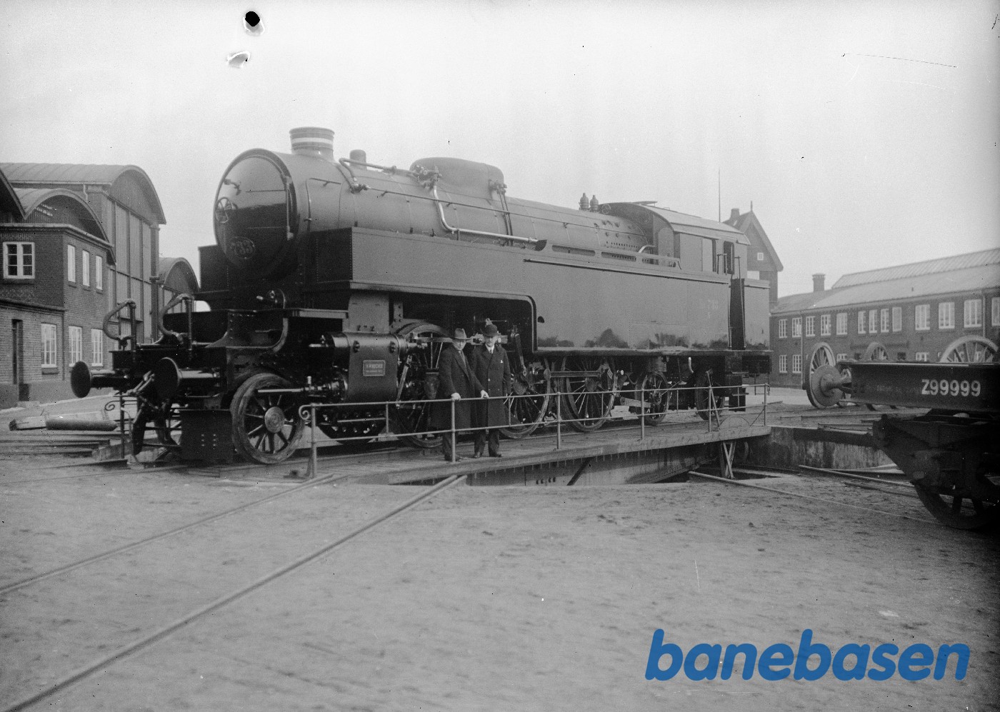 S 733 på drejeskiven S 733 på drejeskiven